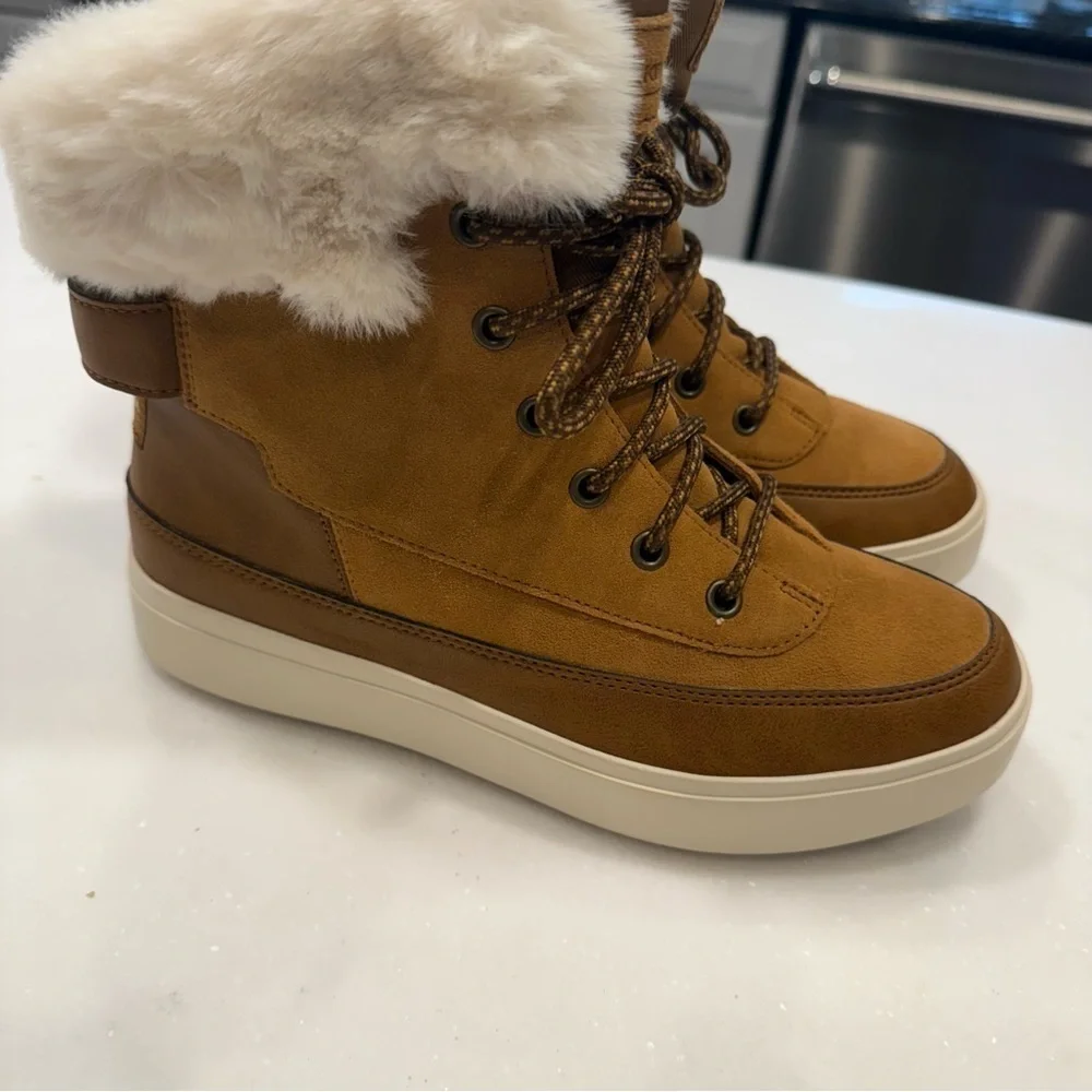 Koolaburra by UGG Women’s Ryanna Suede boots Chestnut Sz 6 NEW